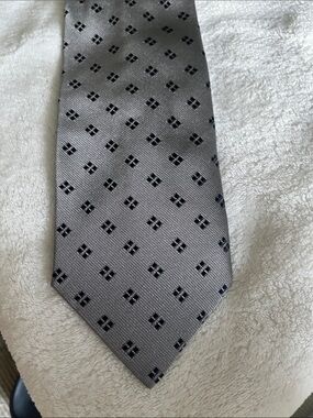 Giorgio Armani Men's Gray Patterned Tie - Classic Formal Accessory